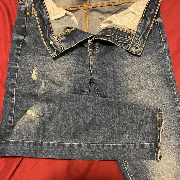 Jeans - Picture 2 of 3